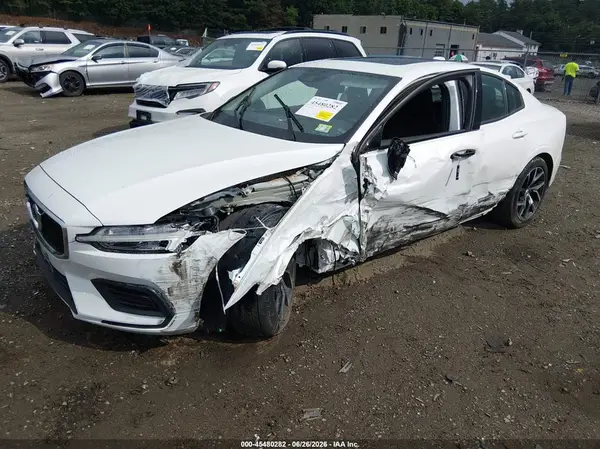 7JRA22TK8LG046910 2020 VOLVO S60 - Image 2
