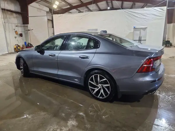 7JRA22TK8LG054263 2020 VOLVO S60 - Image 2