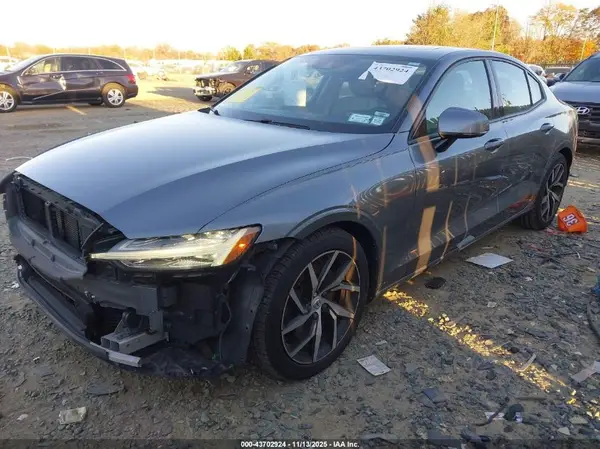 7JRA22TK9KG002056 2019 VOLVO S60 - Image 2