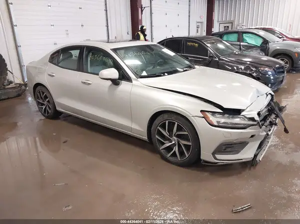 7JRA22TK9KG004230 2019 VOLVO S60 - Image 1