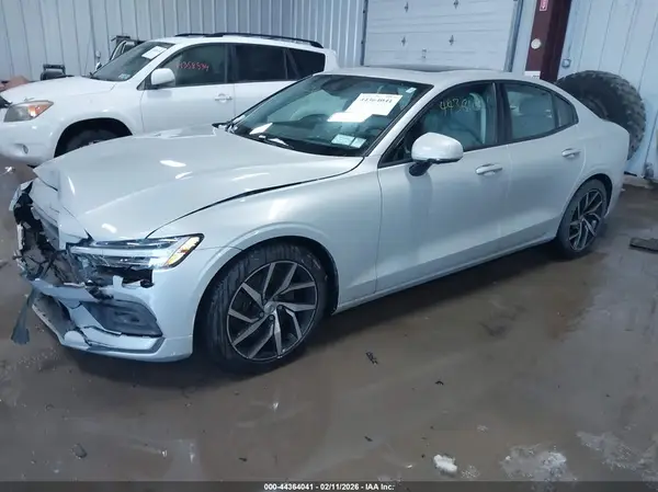 7JRA22TK9KG004230 2019 VOLVO S60 - Image 2