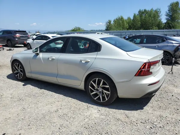 7JRA22TKXKG006696 2019 VOLVO S60 - Image 2