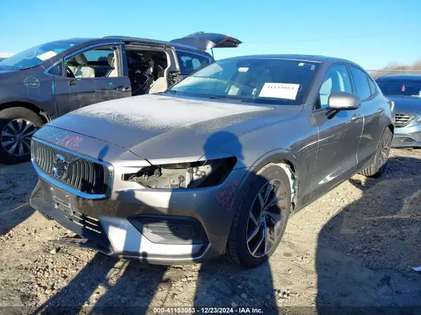 7JRA22TKXKG017522 2019 VOLVO S60 - Image 2