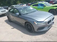 7JRA22TKXLG033673 2020 VOLVO S60