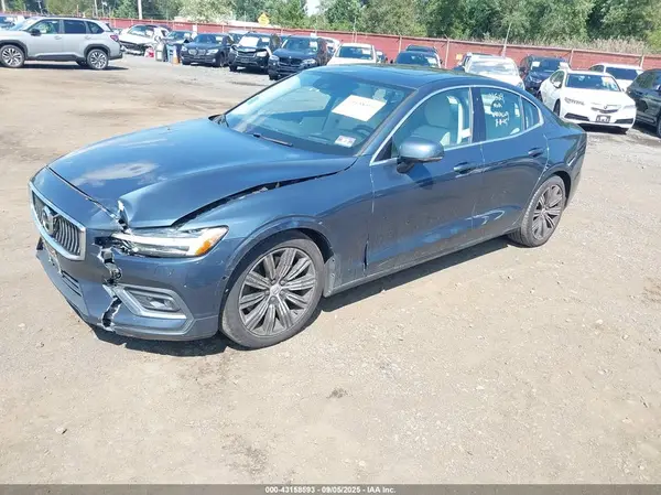 7JRA22TL2KG012176 2019 VOLVO S60 - Image 2