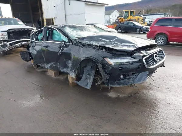 7JRA22TL6KG007160 2019 VOLVO S60 - Image 1