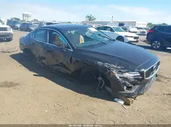 7JRA22TL6LG063990 2020 VOLVO S60