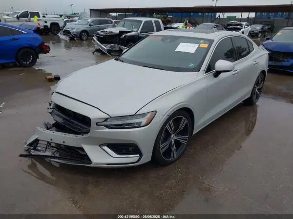 7JRA22TL7KG003425 2019 VOLVO S60 - Image 2