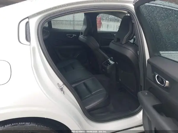 7JRA22TL7KG003425 2019 VOLVO S60 - Image 8