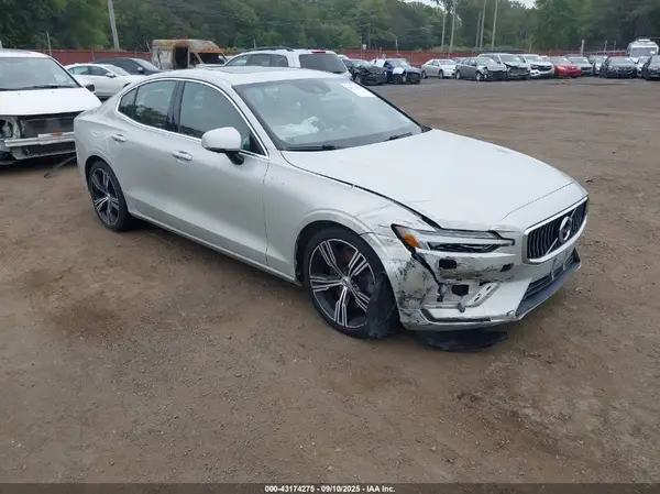 7JRA22TL9LG036458 2020 VOLVO S60 - Image 1