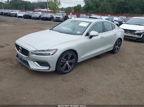 7JRA22TL9LG036458 2020 VOLVO S60 - Image 2