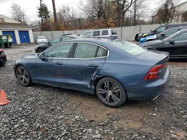 2019 VOLVO S60 COPART lot 93190205 auction photo 2