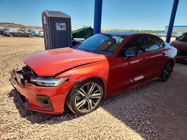 7JRA22TM0KG000620 2019 VOLVO S60 - Image 1