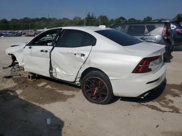 7JRA22TM0KG01542 2019 VOLVO S60 - Image 2