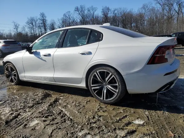 7JRA22TM0KG016011 2019 VOLVO S60 - Image 2