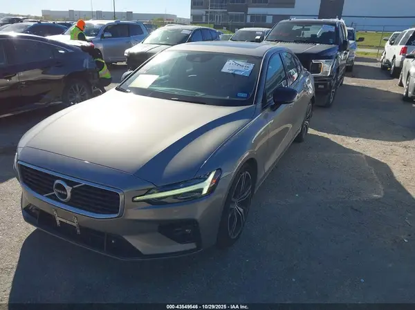 7JRA22TM1KG003428 2019 VOLVO S60 - Image 2