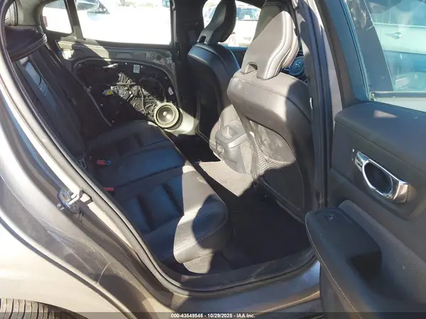 7JRA22TM1KG003428 2019 VOLVO S60 - Image 8