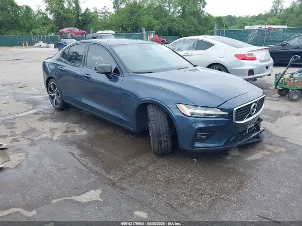 7JRA22TM1KG005468 2019 VOLVO S60 - Image 1