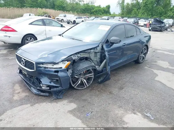 7JRA22TM1KG005468 2019 VOLVO S60 - Image 2