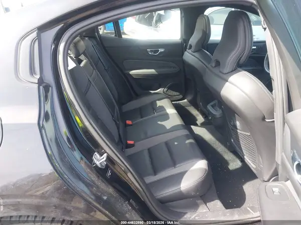 7JRA22TM1KG015868 2019 VOLVO S60 - Image 8