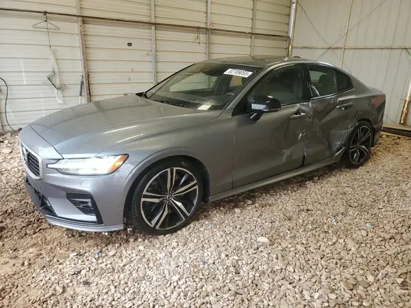 7JRA22TM2KG015300 2019 VOLVO S60 - Image 1