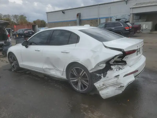 7JRA22TM2KG016396 2019 VOLVO S60 - Image 2