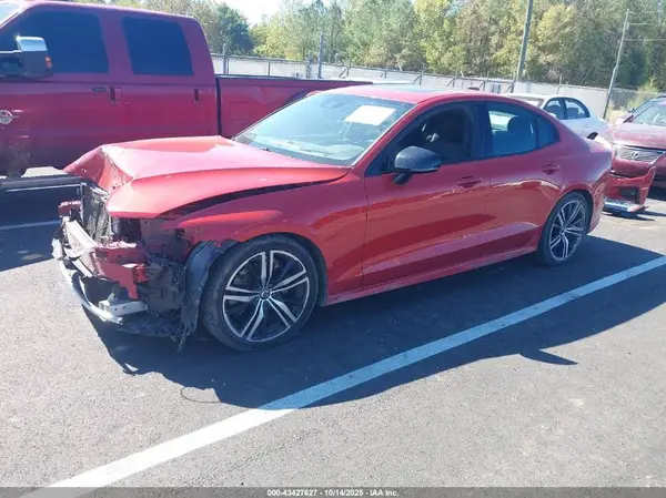 7JRA22TM3KG002314 2019 VOLVO S60 - Image 2