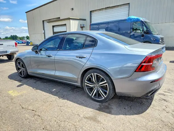 7JRA22TM3KG007030 2019 VOLVO S60 - Image 2
