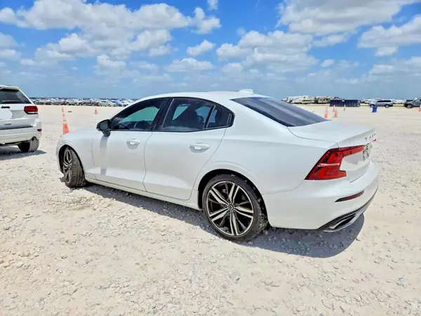 7JRA22TM3KG012258 2019 VOLVO S60 - Image 2