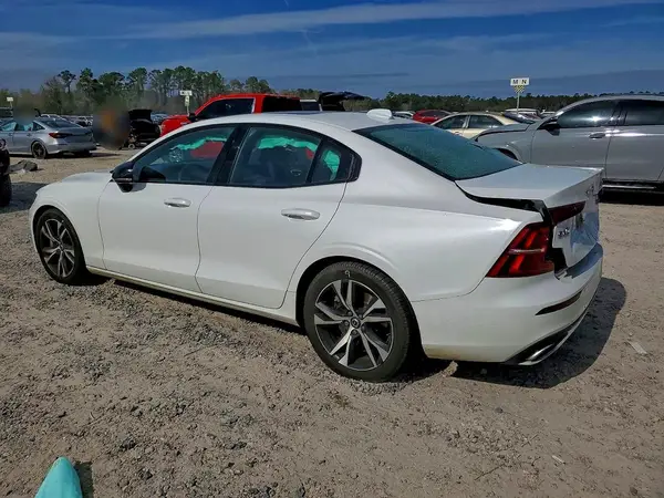7JRA22TM3KG014740 2019 VOLVO S60 - Image 2