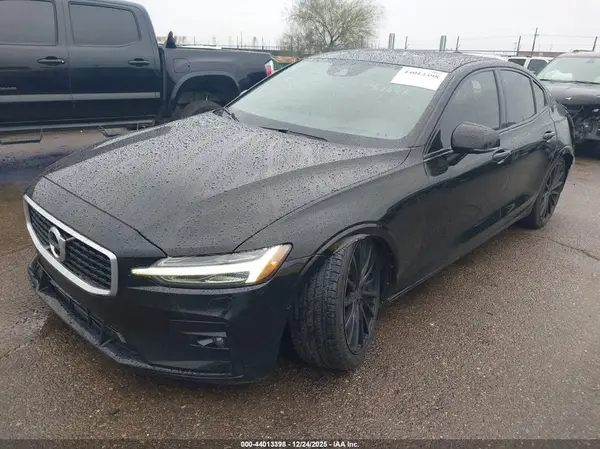 7JRA22TM5KG013637 2019 VOLVO S60 - Image 2