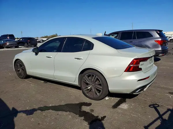 7JRA22TM6KG016840 2019 VOLVO S60 - Image 2