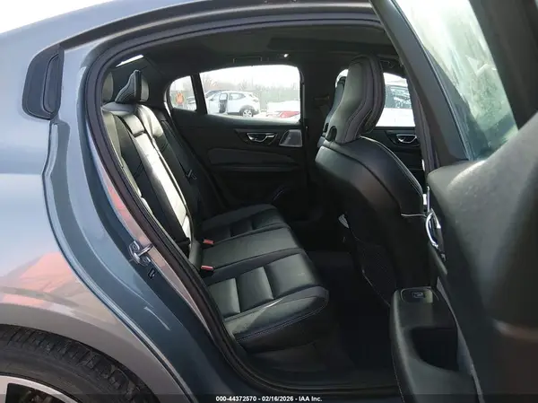 7JRA22TM7KG014031 2019 VOLVO S60 - Image 8