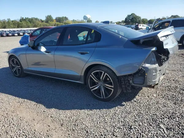 7JRA22TM8KG004897 2019 VOLVO S60 - Image 2