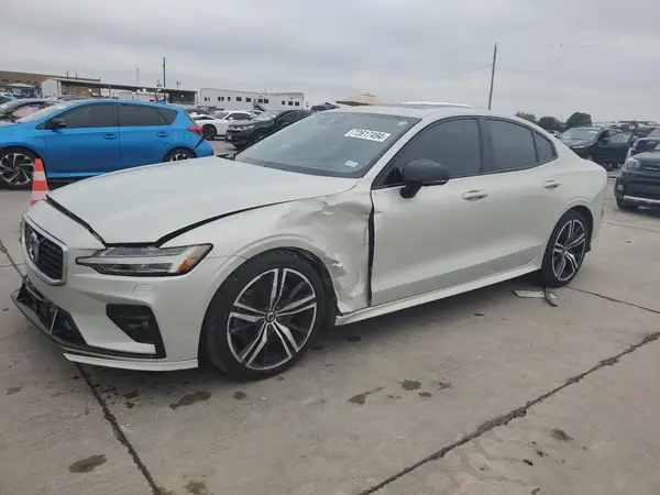 7JRA22TM8KG006889 2019 VOLVO S60 - Image 1