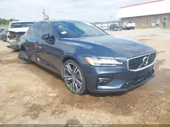7JRA22TM8KG015219 2019 VOLVO S60