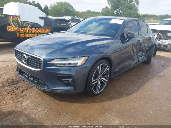 7JRA22TM8KG015219 2019 VOLVO S60 - Image 2