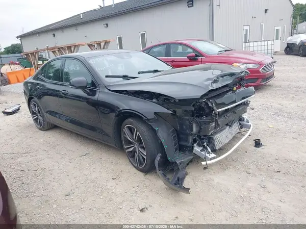 7JRA22TM8LG032863 2020 VOLVO S60 - Image 1