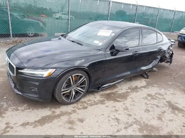 7JRA22TM9KG005881 2019 VOLVO S60 - Image 2