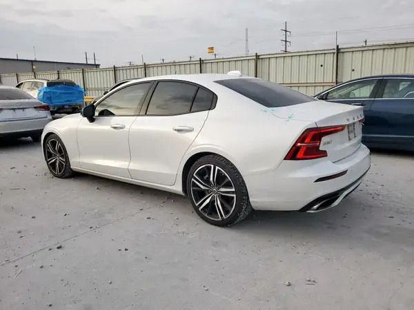 7JRA22TM9KG011843 2019 VOLVO S60 - Image 2
