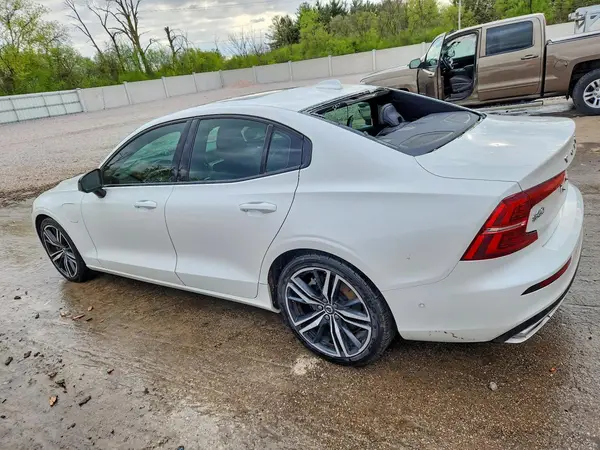7JRBR0FM2KG014177 2019 VOLVO S60 - Image 2