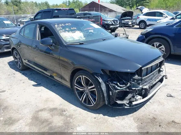 7JRBR0FM2KG018066 2019 VOLVO S60 - Image 1