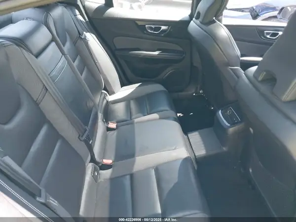 7JRBR0FM2KG018066 2019 VOLVO S60 - Image 8