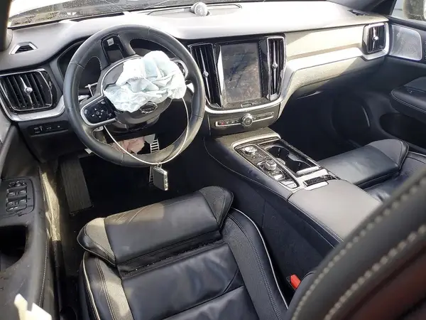 7JRBR0FM5KG017588 2019 VOLVO S60 - Image 8
