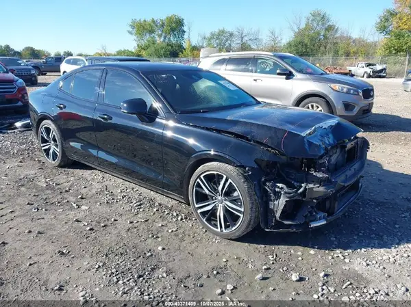 7JRBR0FMXKG018414 2019 VOLVO S60 - Image 1