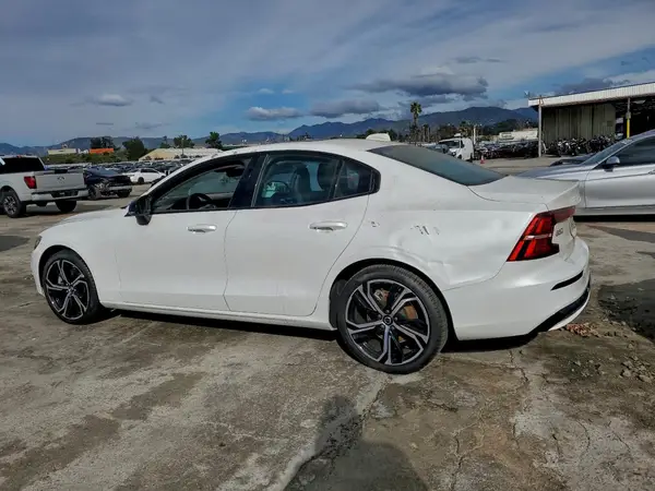 7JRL12FK1RG321209 2024 VOLVO S60 - Image 2
