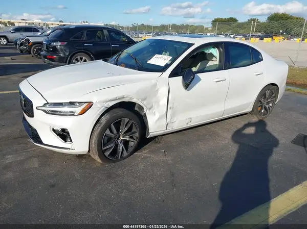 7JRL12FK4RG303741 2024 VOLVO S60 - Image 2