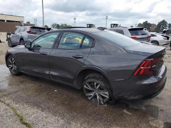 7JRL12FK8RG322017 2024 VOLVO S60 - Image 2