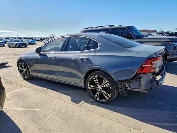 7JRL12FL0NG173993 2022 VOLVO S60 - Image 2