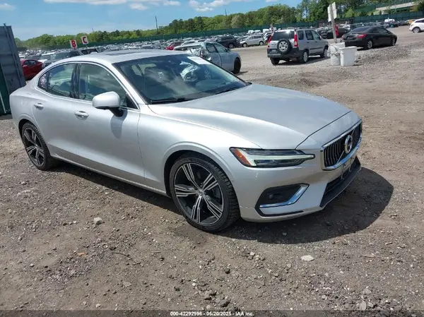 7JRL12FL5NG173925 2022 VOLVO S60 - Image 1